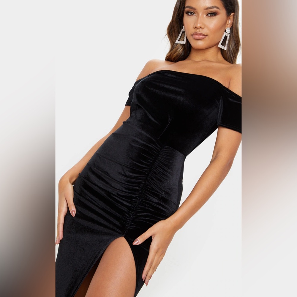 Elegant Black Off-Shoulder Velvet Dress